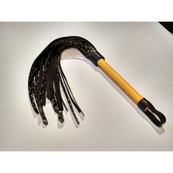 Flogger artesanal con tiras decoradas (3)